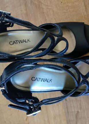 Шикарные черные босоножки catwalk3 фото
