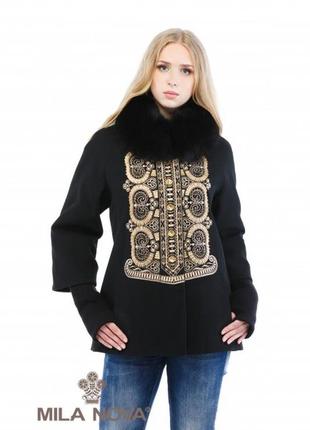 Пальто зимнее с орнаментальной вышивкой черное короткое