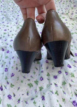 5th avenue фіомові брендові жіночі туфлі з ремінцем і круглим носком шкіряні з натуральної шкіри мокко коричневі на каблуці5 фото