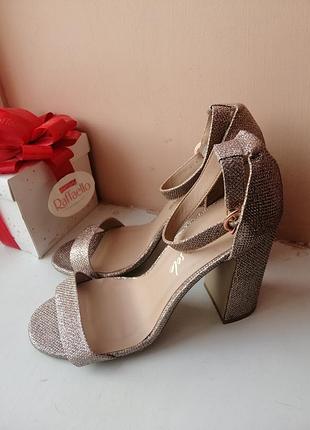 Босоніжки 40р