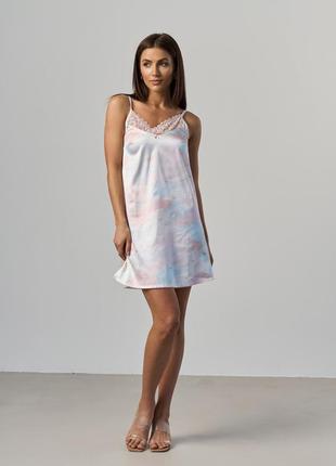 Жіноча ніжна сорочка - на тонких бретельках