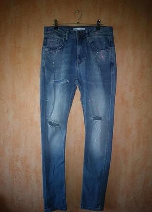 Zara.мужские джинсы скинни с разрезами и эффектом брызг краски