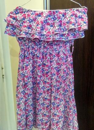 Віскозне плаття, дуже миле відкриті плічка з оборками/рюшами