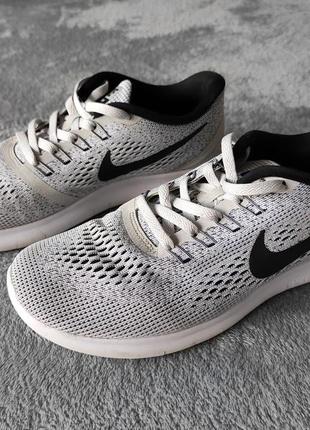 Grey nike free rn best sale