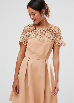 Романтична сукня з круживом.