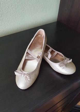 Нарядні туфлі балетки