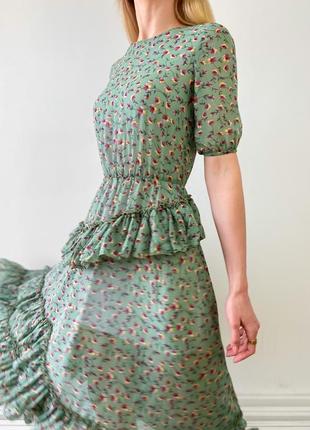 Шифоновое платье миди в цветочный принт фисташкового цвета