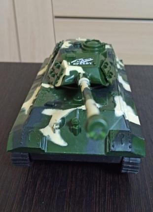 Іграшковий танк на управлінні3 фото
