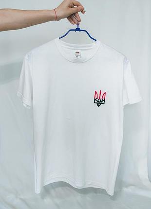 Футболка біла базова з ручною вишивкою патріотична