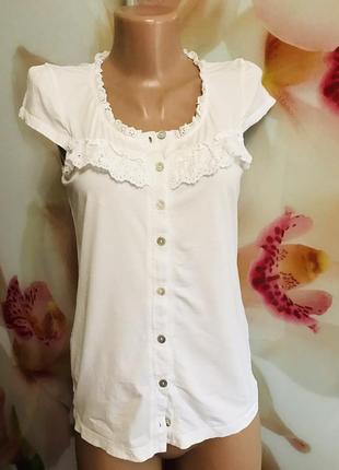 Біла блузка футболка з мереживом і гудзиками з натурального перламутру intimissimi італія