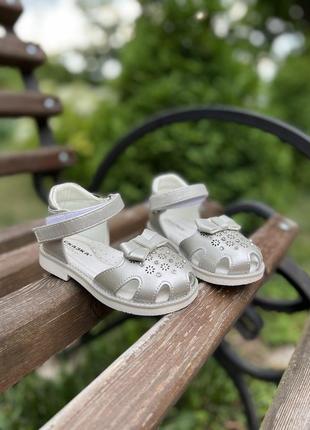 Босоніжки шкіра