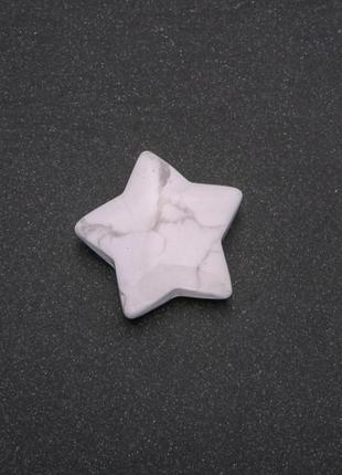 Сувенірний камінь кахолонг у формі зірки 28х28х10(+-)мм