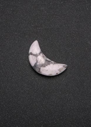 Сувенірний камінь кахолонг у формі місяця 16х30х8(+-)мм