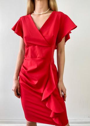 Червона вечірня сукня з воланом6 фото