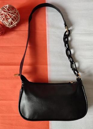 Компактна чорна сумочка з ланцюжком1 фото