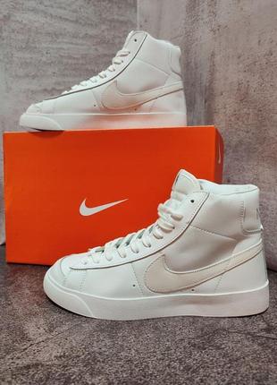 Женские кроссовки nike blazer mid 77 full white(рефлективный логотип)