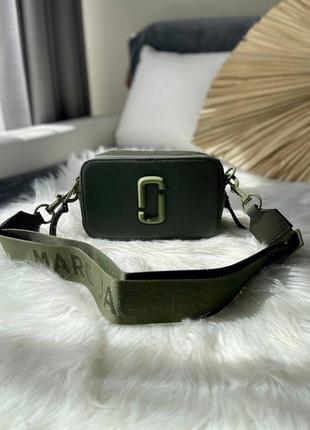 Marc jacobs total khaki logo трендова сумочка марк джейкобс бренд хаки темно зелена болотна брендовая сумка хаки зеленая новинка