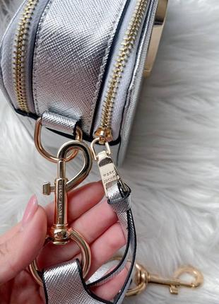 Marc jacobs silver shine logo трендова сумочка марк джейкобс срібна срібляста брендова сумка срібна срібляста новинка 8