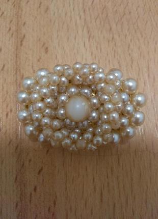 Брошь винтажная под перламутр жемчуга.