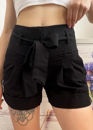 Класичні чорні шорти на завищеною посадці 1+1=3