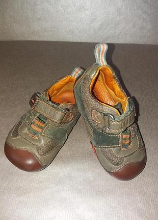 Продам шкіряні туфельки-кросівки clarks.