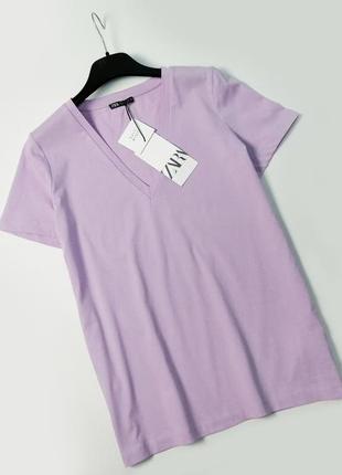 Футболка zara с короткими рукавами и v-образным вырезом