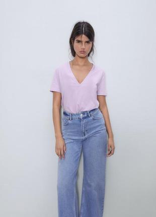 Футболка zara з короткими рукавами і v-подібним вирізом