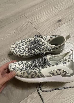 Літні кросівки