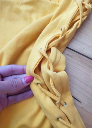 Яркое желтое платье с шнуровкой3 фото