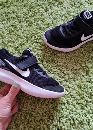 Легкі кросівки nike