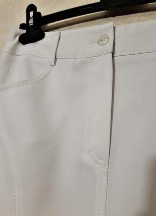 Гарна спідниця біла з кишенями зі шліцею пряма міді середня довжина жіноча4 фото