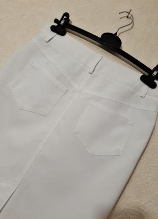 Гарна спідниця біла з кишенями зі шліцею пряма міді середня довжина жіноча7 фото