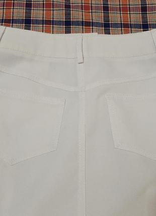 Гарна спідниця біла з кишенями зі шліцею пряма міді середня довжина жіноча10 фото