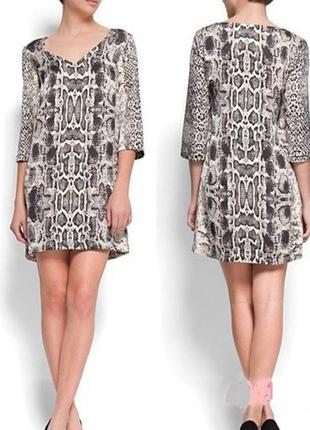 Гороткое платье с змииным принтом