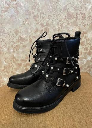 Ботинки жіночі