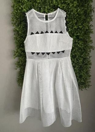 Белое короткое платье f&p
