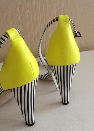 Босоніжки reserved