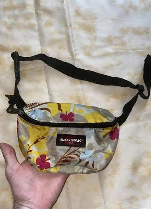 Бананка eastpak flowers, оригінал, середніх розмірів