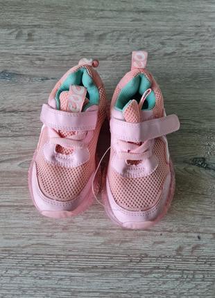 Кросівки взуття для дівчинки рожеве світяться2 фото