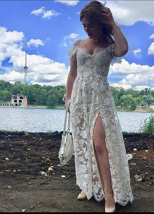 Шикарне плаття в підлогу з розрізом, шита на замовлення