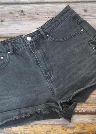 Классные джинсовые шорты на завязках по бокам