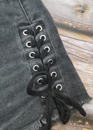 Классные джинсовые шорты на завязках по бокам10 фото