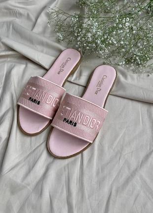 Шльопанці в стилі christian dior