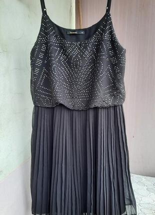 Шикарное платье с юбкой плиссе