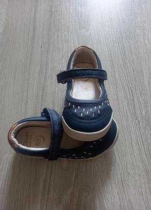 Шкіряні туфлі для дівчинки clark's1 фото