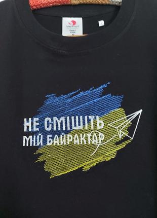 Футболка з вишивкою