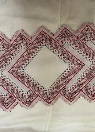 Вишита доріжка.