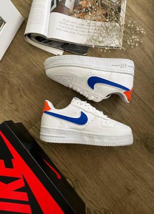 Nike airforce 1 low white/blue 🥰новинка жіночі білі сині кросівки найк форс демісезон брендові білі сині жіночі кросівки