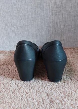 Туфлі на танкетці, балетки crocs, розмір w7, наш 37.6 фото