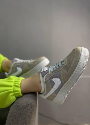 Nike air force 1 grey beige жіночі кросівки найк форс сірі бежеві крутые женские замшевые кроссовки беж серые8 фото